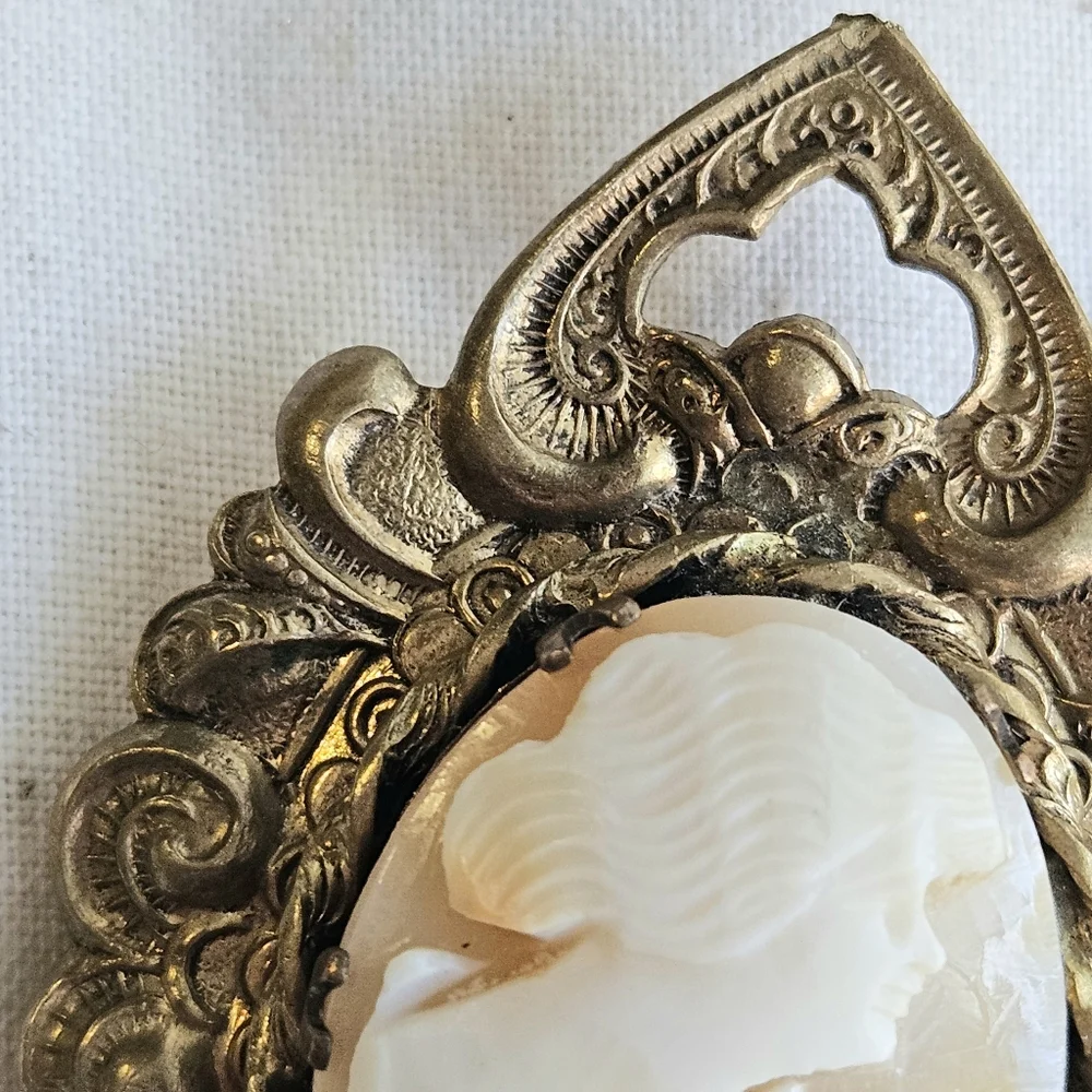 Vtg/Antique Hand Carved Genuine Shell Cameo Brooch